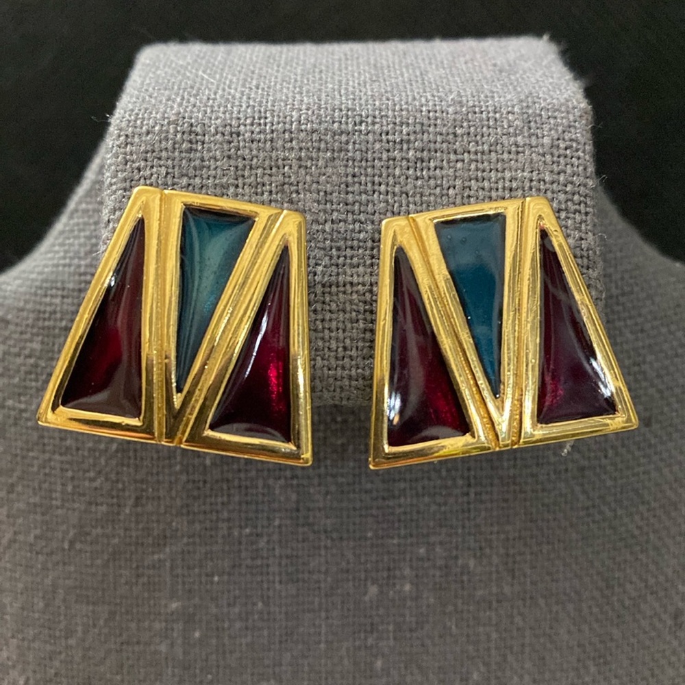 Vintage 1980s Evoke Enamel Triangle shaped Pierced Earrings